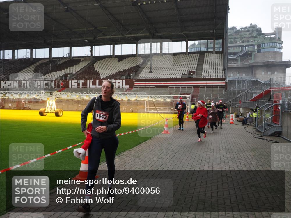 07.12.2025 - St. Pauli X-Mass-Run No. 15 Fabian Wolf http://msf.ph/oto/9400056 07.12.2025 11:04:44 Ziel 33, 361, 395, 1643, 2791, 2919, 3719, 4561, 4563, 4565, 4566, 4567, 4568, 4569, 4570, 4571, 4573, 4576, 4577, 4578 meine-sportfotos.de