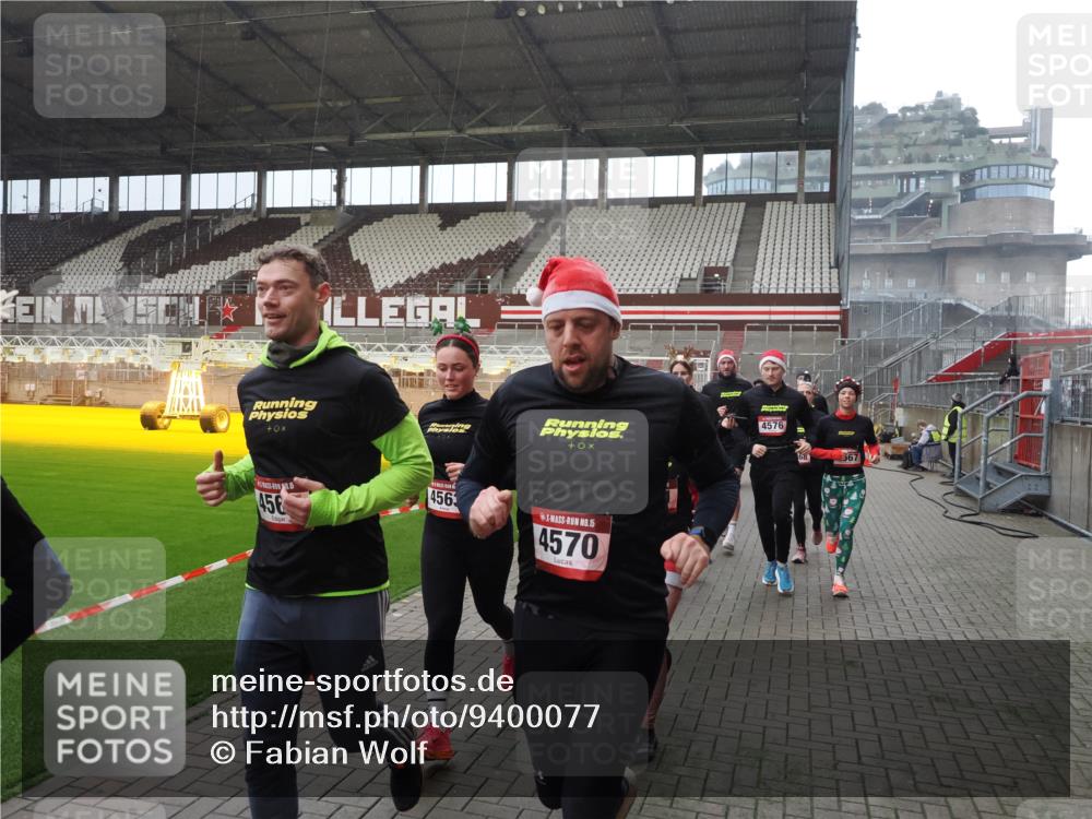 07.12.2025 - St. Pauli X-Mass-Run No. 15 Fabian Wolf http://msf.ph/oto/9400077 07.12.2025 11:04:49 Ziel 33, 361, 395, 1212, 1411, 1643, 2791, 2919, 3719, 4561, 4562, 4563, 4565, 4566, 4567, 4568, 4569, 4570, 4571, 4572, 4573, 4575, 4576, 4577, 4578 meine-sportfotos.de