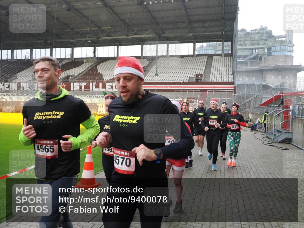 07.12.2025 - St. Pauli X-Mass-Run No. 15 Fabian Wolf http://msf.ph/oto/9400078 07.12.2025 11:04:49 Ziel 33, 361, 395, 1212, 1411, 1643, 2791, 2919, 3719, 4561, 4562, 4563, 4565, 4566, 4567, 4568, 4569, 4570, 4571, 4572, 4573, 4575, 4576, 4577, 4578 meine-sportfotos.de