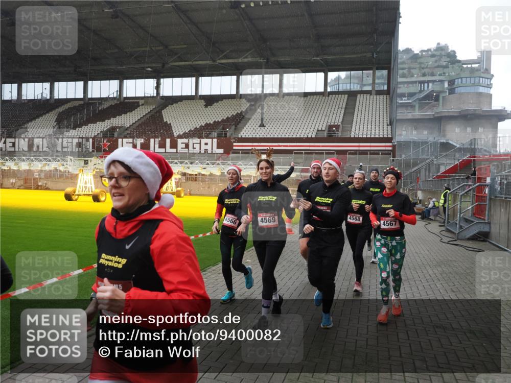 07.12.2025 - St. Pauli X-Mass-Run No. 15 Fabian Wolf http://msf.ph/oto/9400082 07.12.2025 11:04:50 Ziel 33, 117, 128, 361, 395, 1212, 1411, 2791, 2919, 3719, 4561, 4562, 4563, 4565, 4566, 4567, 4568, 4569, 4570, 4571, 4572, 4573, 4575, 4576, 4577, 4578 meine-sportfotos.de