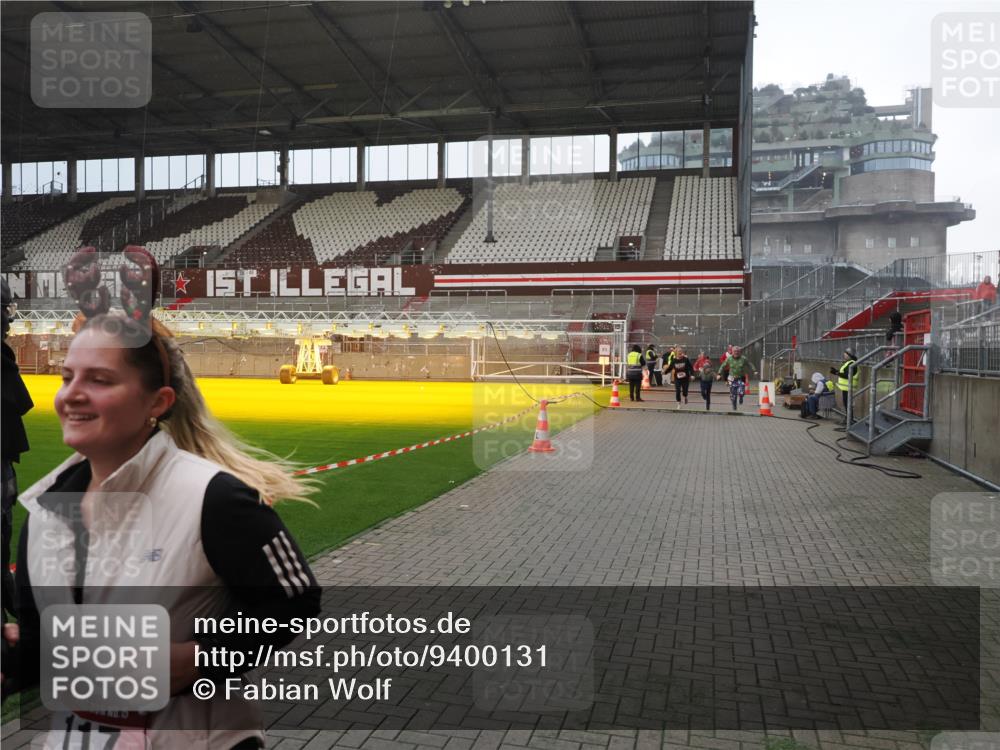 07.12.2025 - St. Pauli X-Mass-Run No. 15 Fabian Wolf http://msf.ph/oto/9400131 07.12.2025 11:05:01 Ziel 117, 128, 889, 1152, 1212, 1411, 4561, 4562, 4563, 4566, 4567, 4568, 4569, 4572, 4573, 4575, 4576, 4577, 4578 meine-sportfotos.de