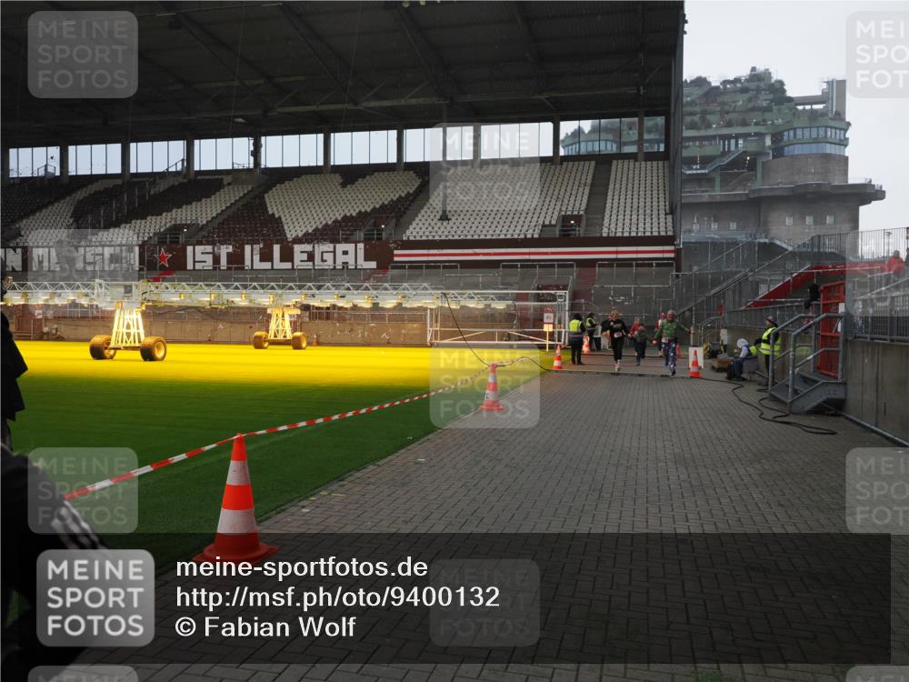07.12.2025 - St. Pauli X-Mass-Run No. 15 Fabian Wolf http://msf.ph/oto/9400132 07.12.2025 11:05:01 Ziel 117, 128, 889, 1152, 1212, 1411, 4561, 4562, 4563, 4566, 4567, 4568, 4569, 4572, 4573, 4575, 4576, 4577, 4578 meine-sportfotos.de