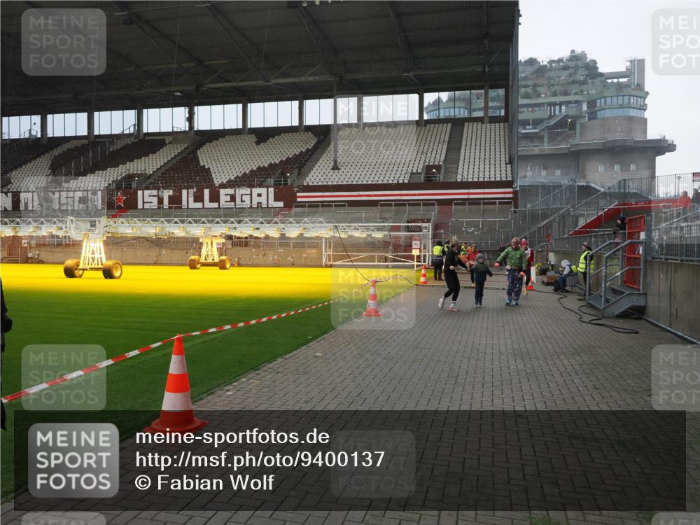07.12.2025 - St. Pauli X-Mass-Run No. 15 Fabian Wolf http://msf.ph/oto/9400137 07.12.2025 11:05:04 Ziel 117, 128, 200, 201, 889, 1152, 1212, 1411, 4562, 4572, 4573, 4575, 4577 meine-sportfotos.de