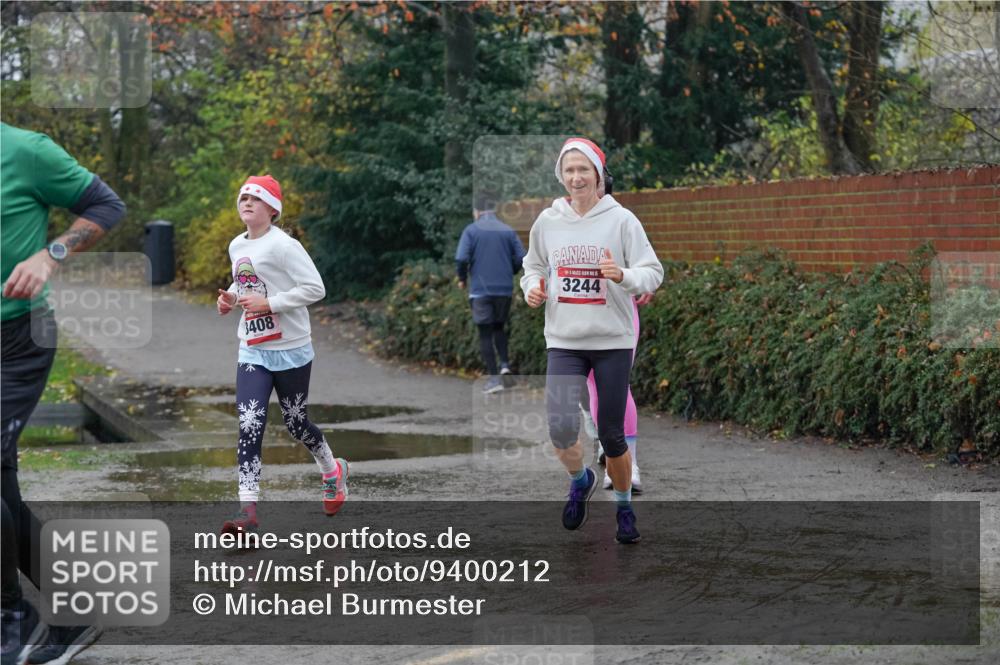 07.12.2025 - St. Pauli X-Mass-Run No. 15 Michael Burmester http://msf.ph/oto/9400212 07.12.2025 10:20:53 Laufen 3408, 3244 meine-sportfotos.de