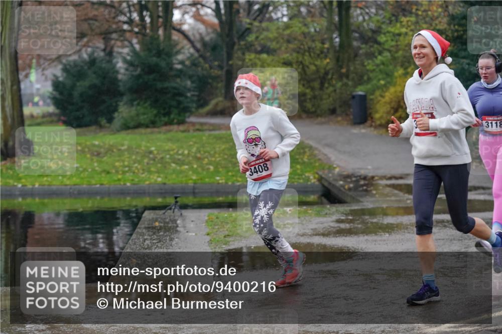 07.12.2025 - St. Pauli X-Mass-Run No. 15 Michael Burmester http://msf.ph/oto/9400216 07.12.2025 10:20:54 Laufen 3408, 3118 meine-sportfotos.de