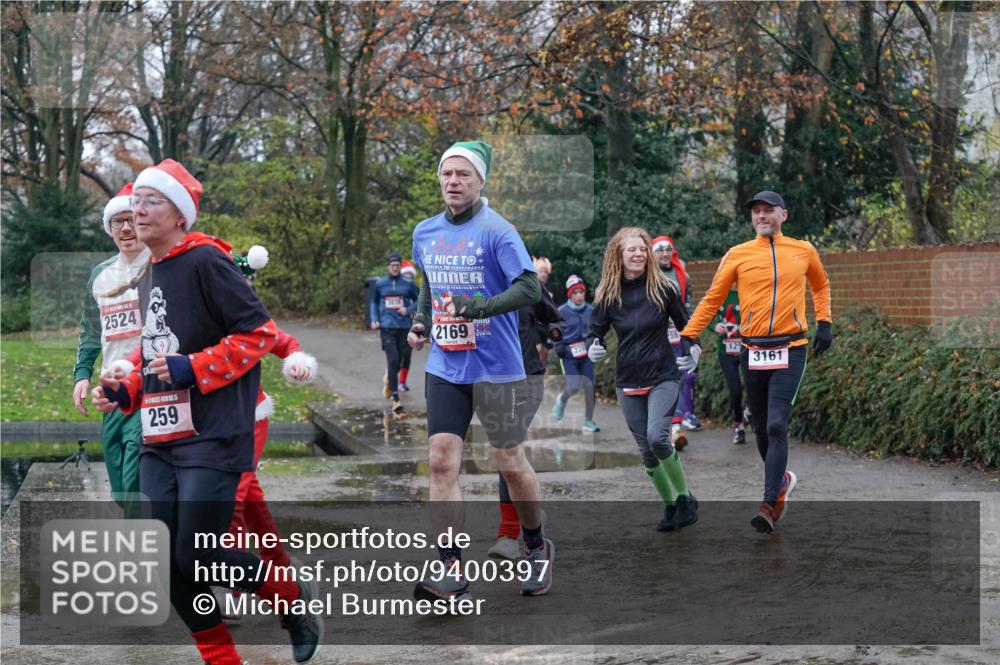 07.12.2025 - St. Pauli X-Mass-Run No. 15 Michael Burmester http://msf.ph/oto/9400397 07.12.2025 10:22:09 Laufen 2524, 259, 2169, 3161 meine-sportfotos.de