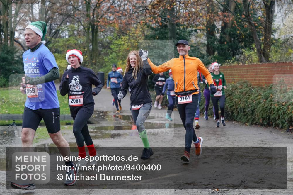 07.12.2025 - St. Pauli X-Mass-Run No. 15 Michael Burmester http://msf.ph/oto/9400400 07.12.2025 10:22:10 Laufen 2169, 2061, 3161, 1250 meine-sportfotos.de