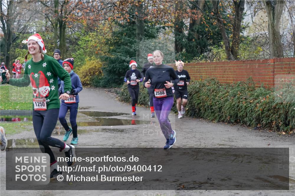 07.12.2025 - St. Pauli X-Mass-Run No. 15 Michael Burmester http://msf.ph/oto/9400412 07.12.2025 10:22:13 Laufen 1250, 288, 2053, 2588, 952 meine-sportfotos.de