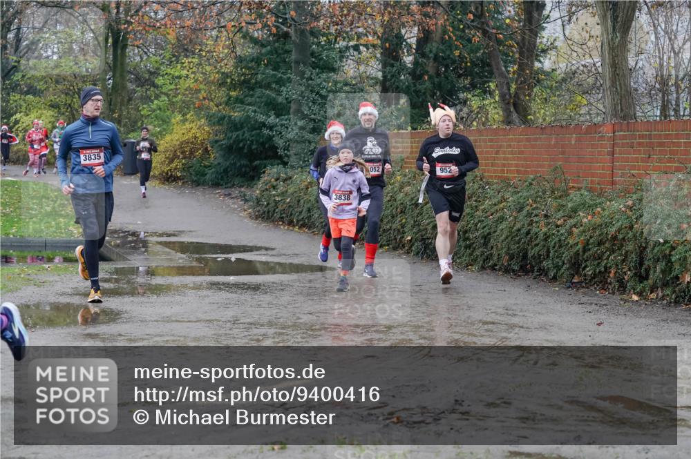 07.12.2025 - St. Pauli X-Mass-Run No. 15 Michael Burmester http://msf.ph/oto/9400416 07.12.2025 10:22:14 Laufen 3835, 3838, 052, 952 meine-sportfotos.de
