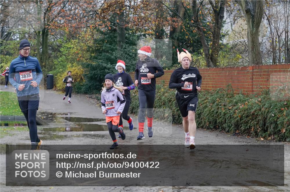 07.12.2025 - St. Pauli X-Mass-Run No. 15 Michael Burmester http://msf.ph/oto/9400422 07.12.2025 10:22:15 Laufen 3835, 3838, 2052, 52 meine-sportfotos.de