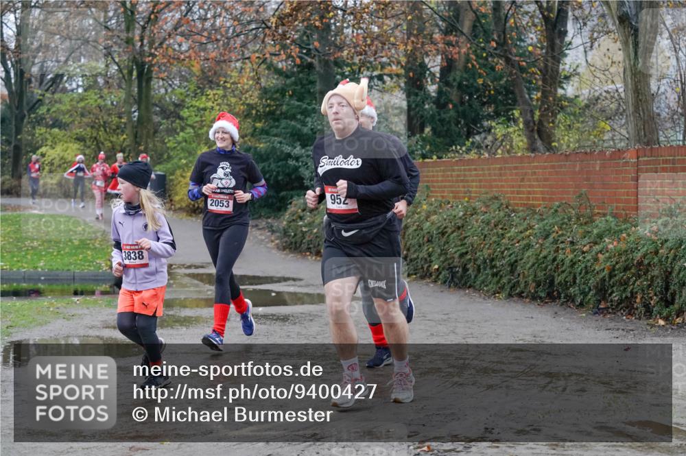 07.12.2025 - St. Pauli X-Mass-Run No. 15 Michael Burmester http://msf.ph/oto/9400427 07.12.2025 10:22:16 Laufen 3838, 2053, 952 meine-sportfotos.de
