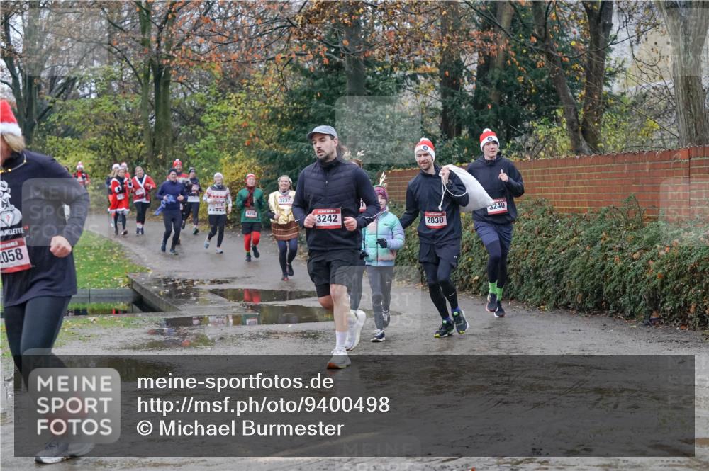 07.12.2025 - St. Pauli X-Mass-Run No. 15 Michael Burmester http://msf.ph/oto/9400498 07.12.2025 10:22:39 Laufen 2058, 4856, 3237, 3242, 3240, 2830 meine-sportfotos.de