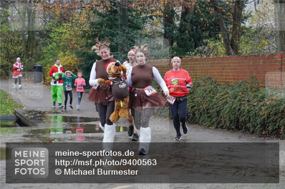 07.12.2025 - St. Pauli X-Mass-Run No. 15 Michael Burmester http://msf.ph/oto/9400563 07.12.2025 10:22:54 Laufen 2901, 2934, 791, 931 meine-sportfotos.de