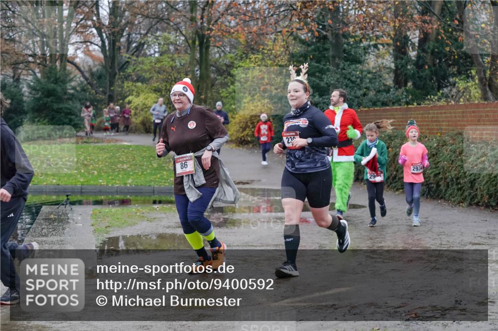 07.12.2025 - St. Pauli X-Mass-Run No. 15 Michael Burmester http://msf.ph/oto/9400592 07.12.2025 10:22:59 Laufen 23, 86, 29, 2934 meine-sportfotos.de