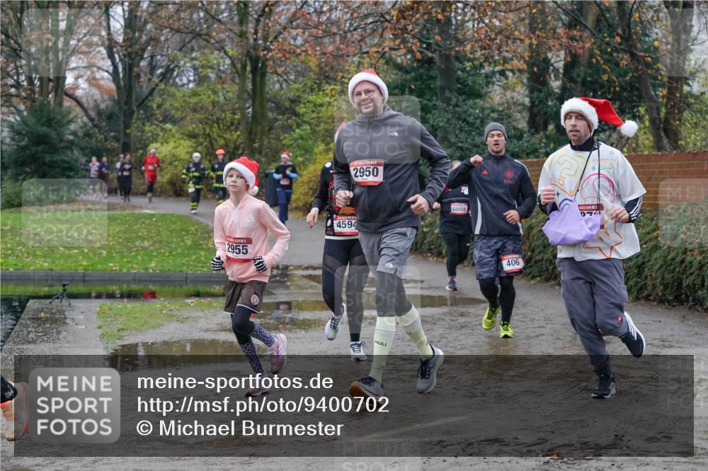 07.12.2025 - St. Pauli X-Mass-Run No. 15 Michael Burmester http://msf.ph/oto/9400702 07.12.2025 10:23:30 Laufen 2955, 2950, 4594, 406, 07 meine-sportfotos.de