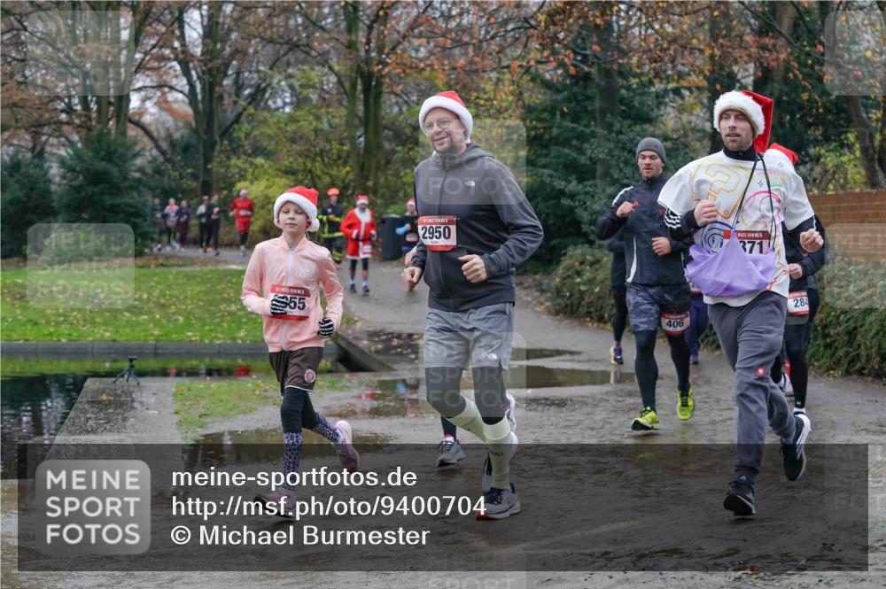 07.12.2025 - St. Pauli X-Mass-Run No. 15 Michael Burmester http://msf.ph/oto/9400704 07.12.2025 10:23:30 Laufen 55, 2950, 406, 15, 371, 28 meine-sportfotos.de