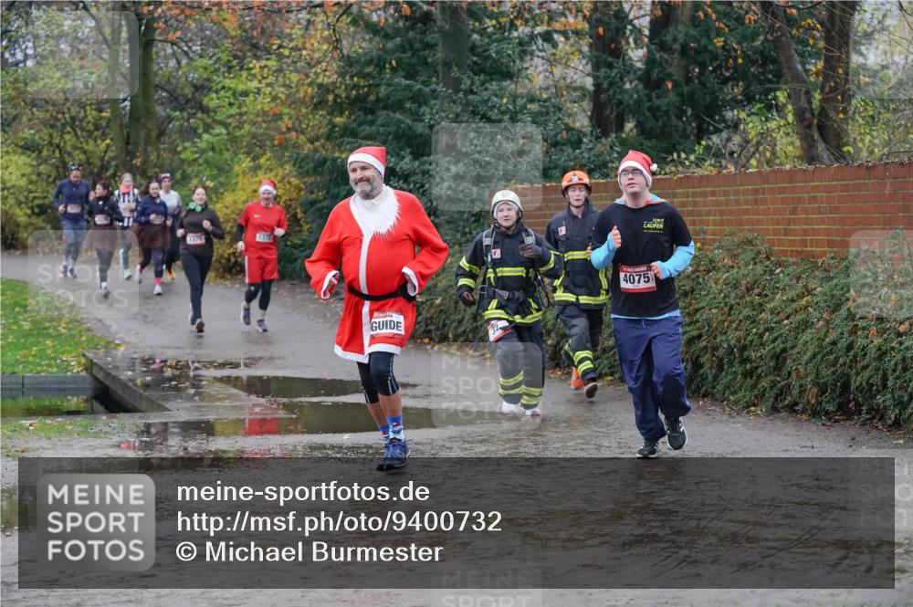07.12.2025 - St. Pauli X-Mass-Run No. 15 Michael Burmester http://msf.ph/oto/9400732 07.12.2025 10:23:38 Laufen 1370, 1371, 4075 meine-sportfotos.de