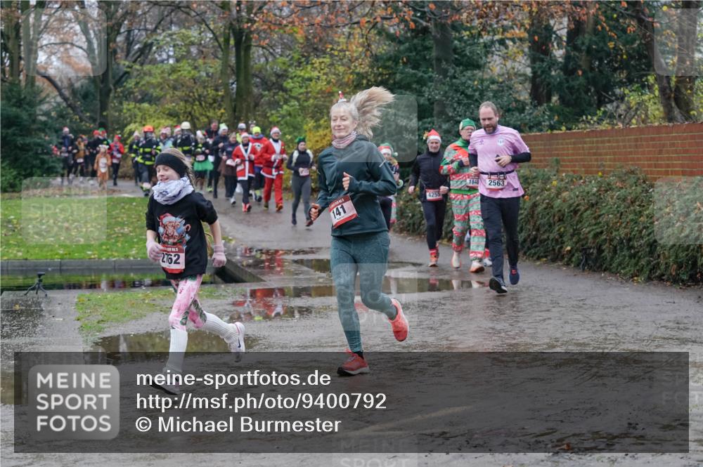 07.12.2025 - St. Pauli X-Mass-Run No. 15 Michael Burmester http://msf.ph/oto/9400792 07.12.2025 10:23:53 Laufen 2762, 141, 4255, 1848, 2563 meine-sportfotos.de
