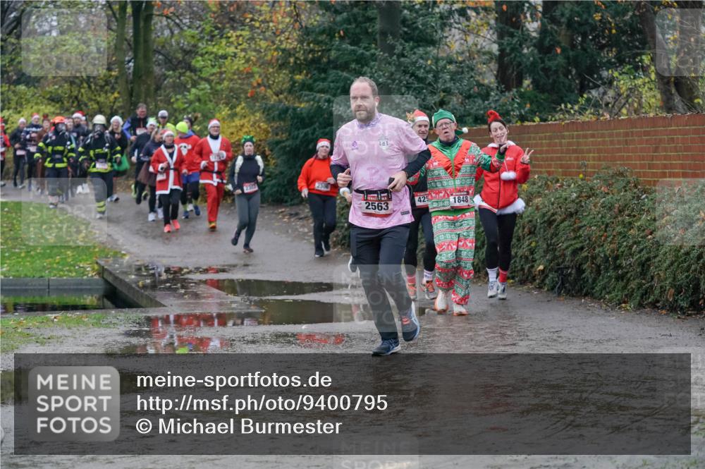 07.12.2025 - St. Pauli X-Mass-Run No. 15 Michael Burmester http://msf.ph/oto/9400795 07.12.2025 10:23:54 Laufen 2563, 425, 1848 meine-sportfotos.de