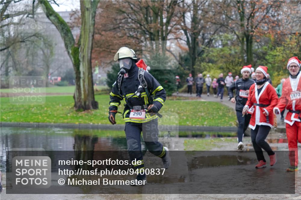 07.12.2025 - St. Pauli X-Mass-Run No. 15 Michael Burmester http://msf.ph/oto/9400837 07.12.2025 10:24:03 Laufen 290, 2594, 1872 meine-sportfotos.de