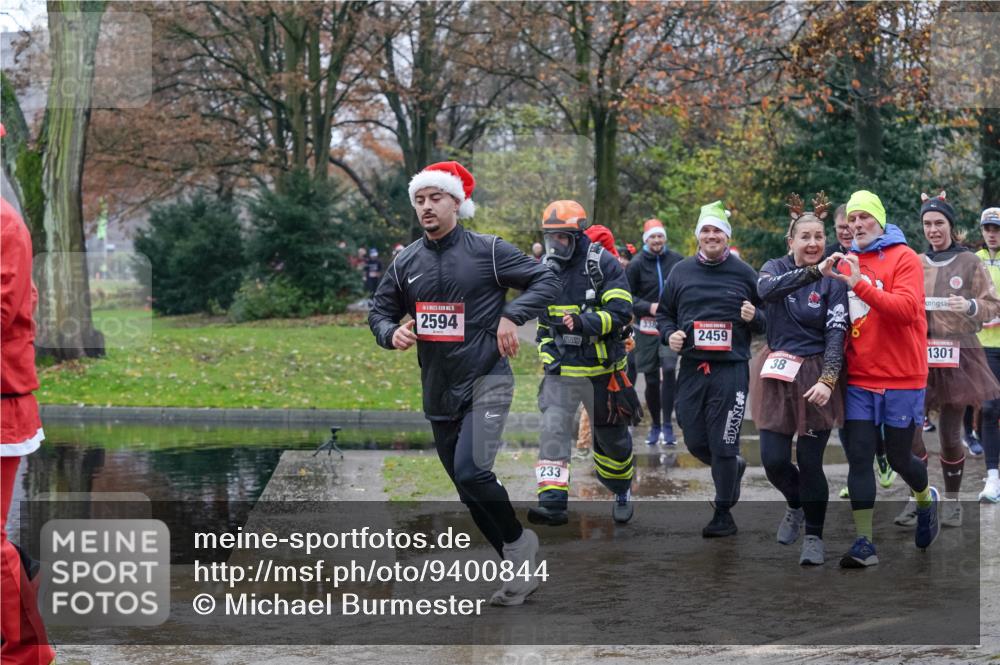 07.12.2025 - St. Pauli X-Mass-Run No. 15 Michael Burmester http://msf.ph/oto/9400844 07.12.2025 10:24:05 Laufen 2594, 233, 338, 2459, 38, 1301 meine-sportfotos.de