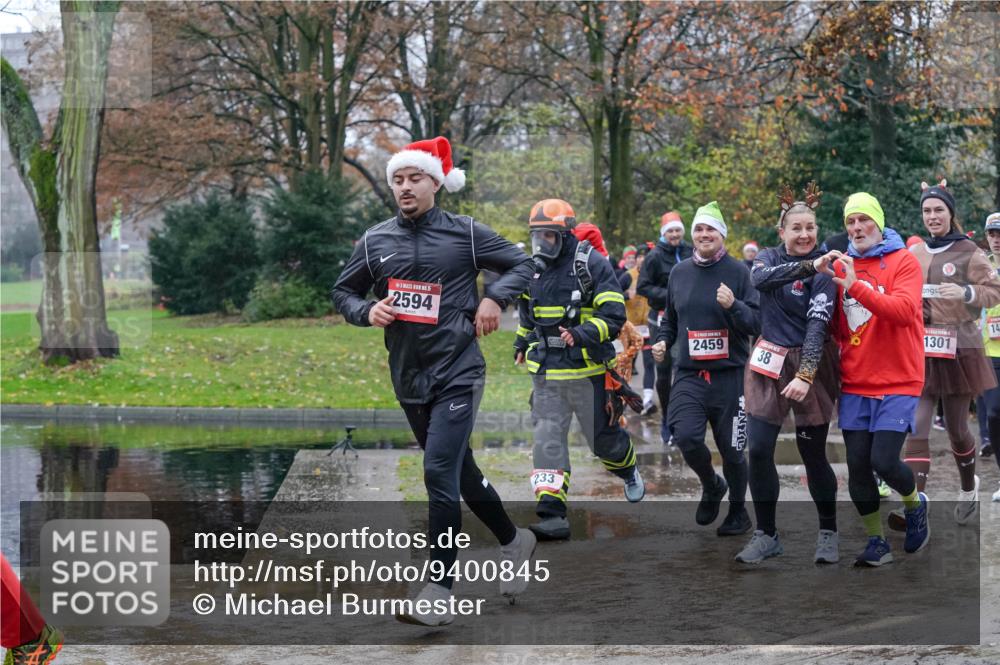 07.12.2025 - St. Pauli X-Mass-Run No. 15 Michael Burmester http://msf.ph/oto/9400845 07.12.2025 10:24:05 Laufen 5, 2594, 233, 2459, 38, 1301, 14 meine-sportfotos.de