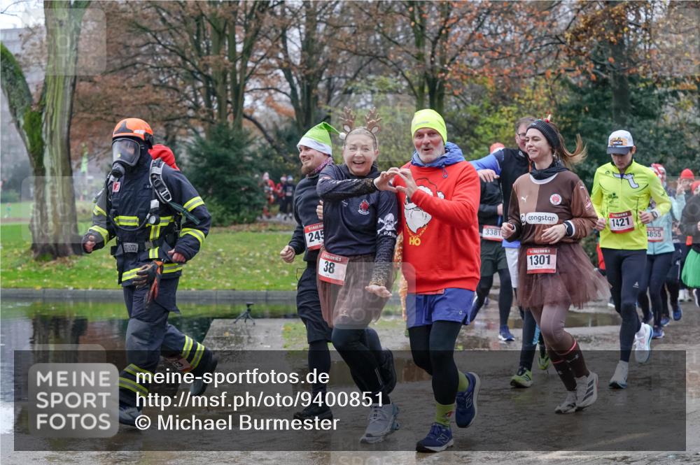 07.12.2025 - St. Pauli X-Mass-Run No. 15 Michael Burmester http://msf.ph/oto/9400851 07.12.2025 10:24:06 Laufen 245, 38, 3381, 1421, 1855, 1301 meine-sportfotos.de