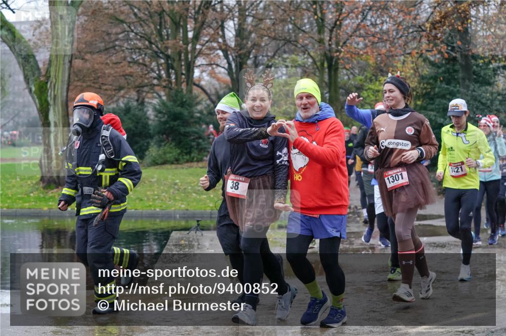 07.12.2025 - St. Pauli X-Mass-Run No. 15 Michael Burmester http://msf.ph/oto/9400852 07.12.2025 10:24:06 Laufen 15, 38, 1301, 1421 meine-sportfotos.de