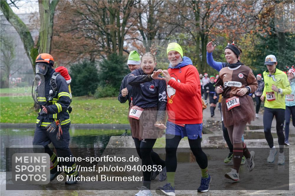 07.12.2025 - St. Pauli X-Mass-Run No. 15 Michael Burmester http://msf.ph/oto/9400853 07.12.2025 10:24:06 Laufen 33, 38, 1301, 121, 4855 meine-sportfotos.de