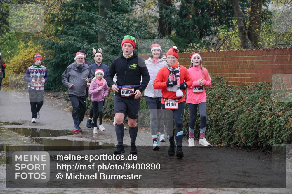 07.12.2025 - St. Pauli X-Mass-Run No. 15 Michael Burmester http://msf.ph/oto/9400890 07.12.2025 10:24:15 Laufen 2421, 4146, 3369 meine-sportfotos.de