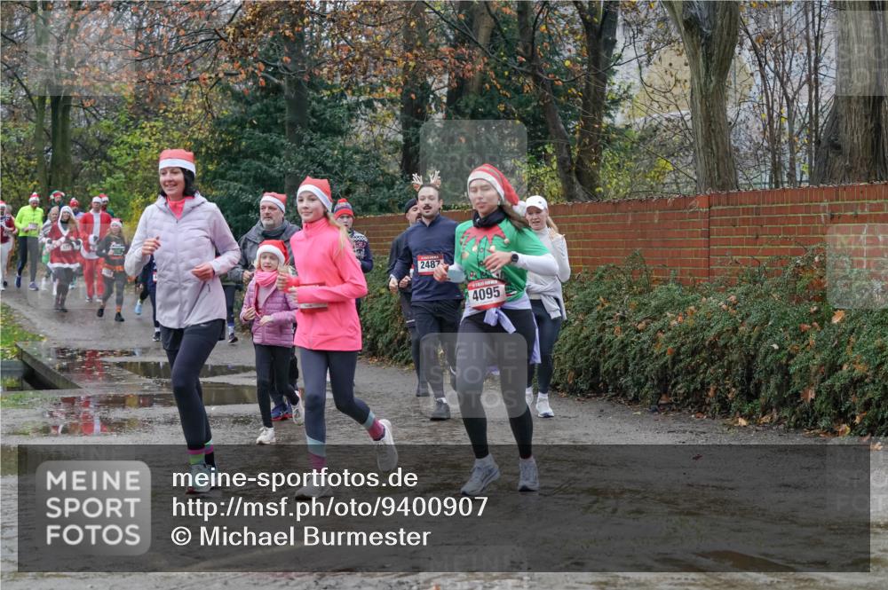 07.12.2025 - St. Pauli X-Mass-Run No. 15 Michael Burmester http://msf.ph/oto/9400907 07.12.2025 10:24:18 Laufen 2487, 4095 meine-sportfotos.de