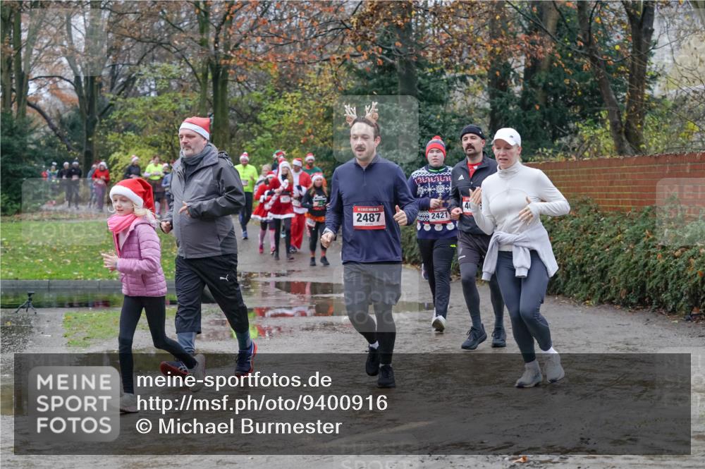 07.12.2025 - St. Pauli X-Mass-Run No. 15 Michael Burmester http://msf.ph/oto/9400916 07.12.2025 10:24:20 Laufen 2487, 40, 00002421 meine-sportfotos.de