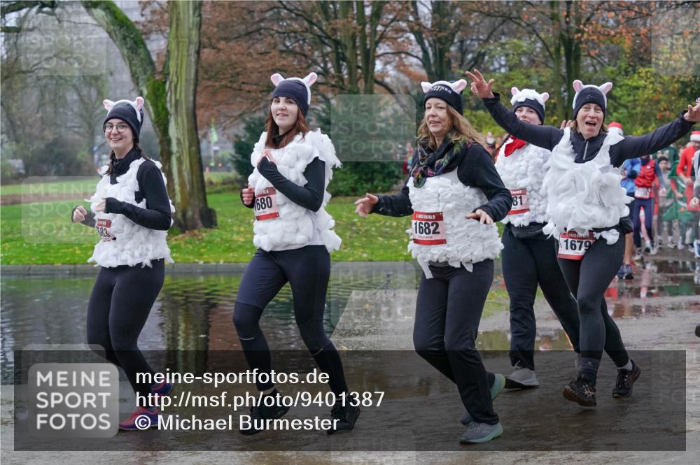 07.12.2025 - St. Pauli X-Mass-Run No. 15 Michael Burmester http://msf.ph/oto/9401387 07.12.2025 10:26:18 Laufen 02, 5, 680, 15, 1682, 81, 1679 meine-sportfotos.de