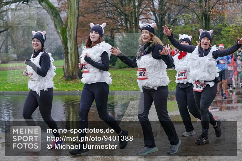 07.12.2025 - St. Pauli X-Mass-Run No. 15 Michael Burmester http://msf.ph/oto/9401388 07.12.2025 10:26:18 Laufen 680, 1682, 1681, 1679, 2165 meine-sportfotos.de
