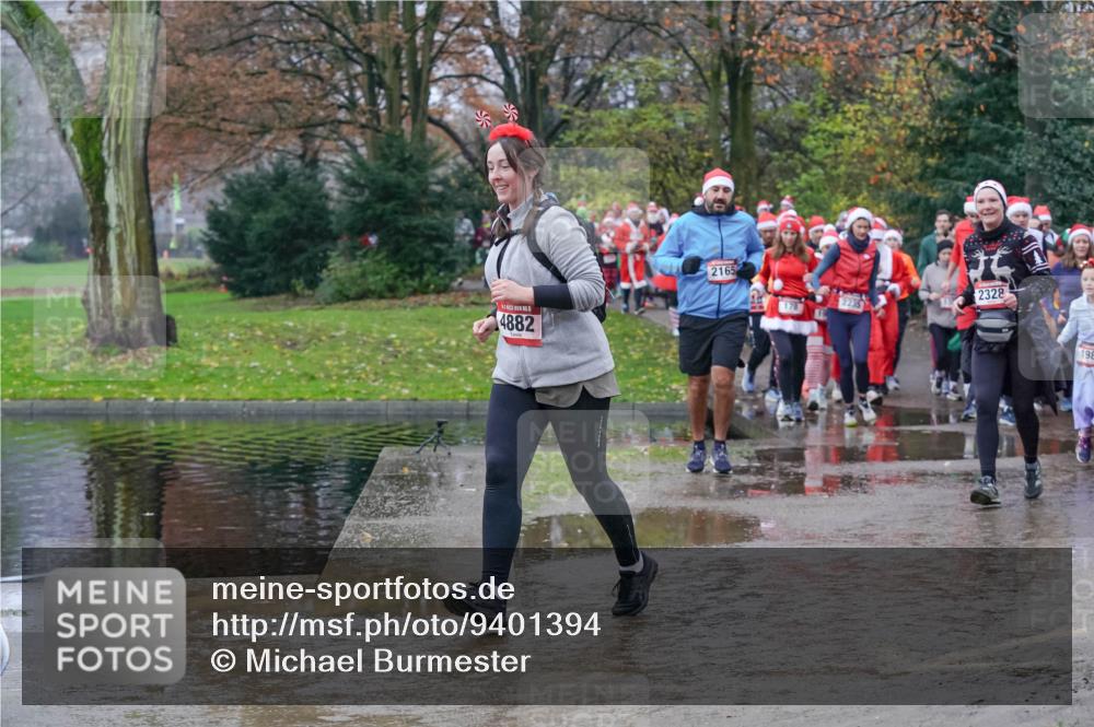 07.12.2025 - St. Pauli X-Mass-Run No. 15 Michael Burmester http://msf.ph/oto/9401394 07.12.2025 10:26:19 Laufen 4882, 2165, 2235, 2328, 198 meine-sportfotos.de