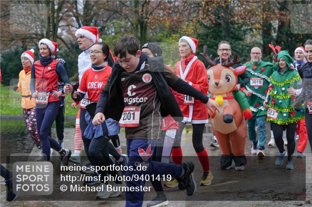 07.12.2025 - St. Pauli X-Mass-Run No. 15 Michael Burmester http://msf.ph/oto/9401419 07.12.2025 10:26:25 Laufen 2235, 3, 223, 1915, 5, 2301, 18, 3019, 523, 2 meine-sportfotos.de