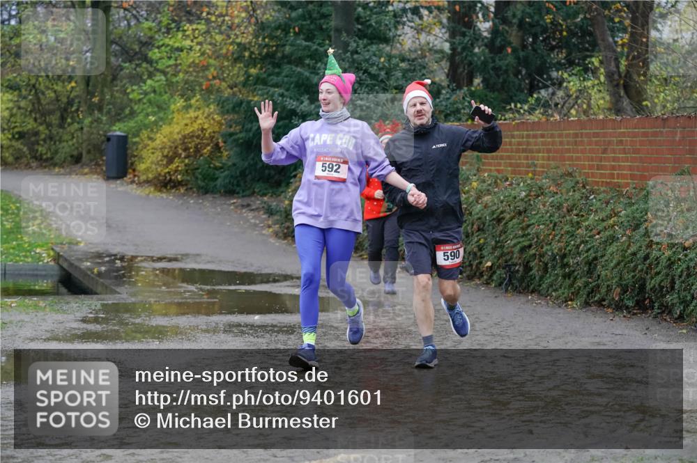 07.12.2025 - St. Pauli X-Mass-Run No. 15 Michael Burmester http://msf.ph/oto/9401601 07.12.2025 10:27:07 Laufen 592, 590 meine-sportfotos.de