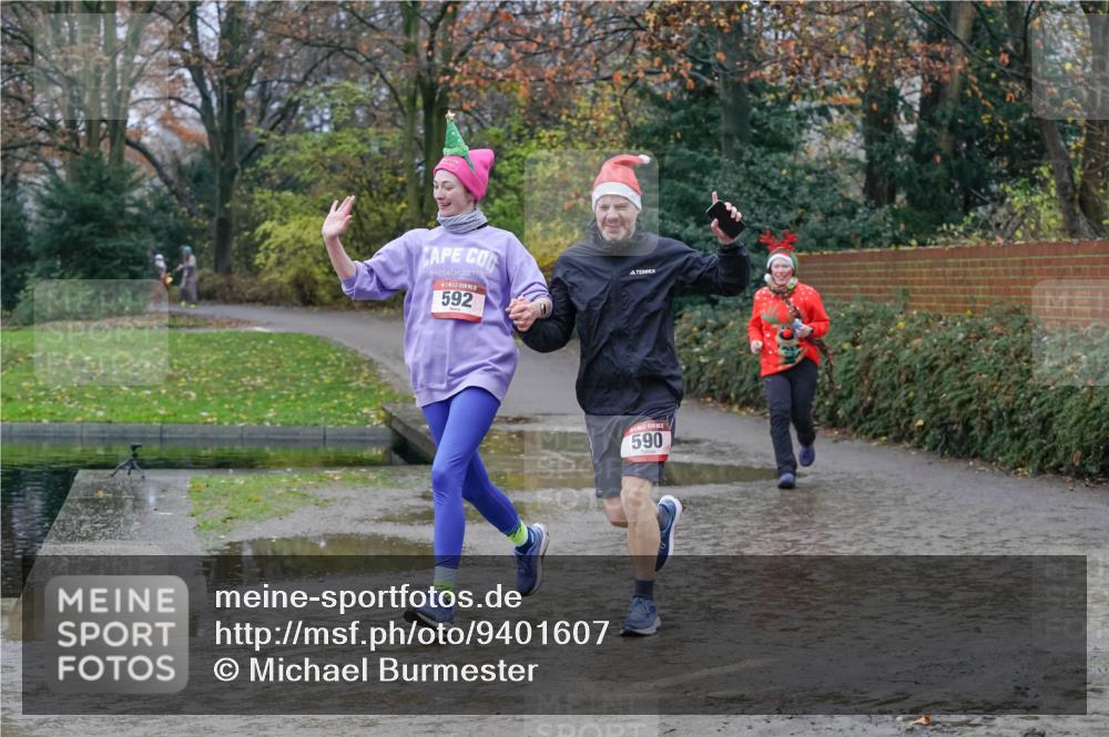 07.12.2025 - St. Pauli X-Mass-Run No. 15 Michael Burmester http://msf.ph/oto/9401607 07.12.2025 10:27:08 Laufen 592, 590 meine-sportfotos.de