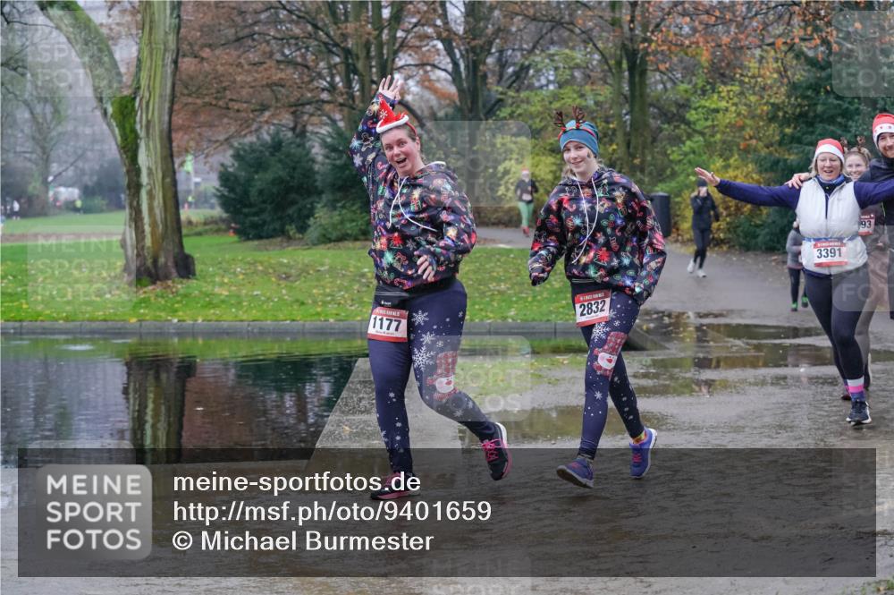 07.12.2025 - St. Pauli X-Mass-Run No. 15 Michael Burmester http://msf.ph/oto/9401659 07.12.2025 10:27:36 Laufen 2832, 1177, 3391, 93 meine-sportfotos.de