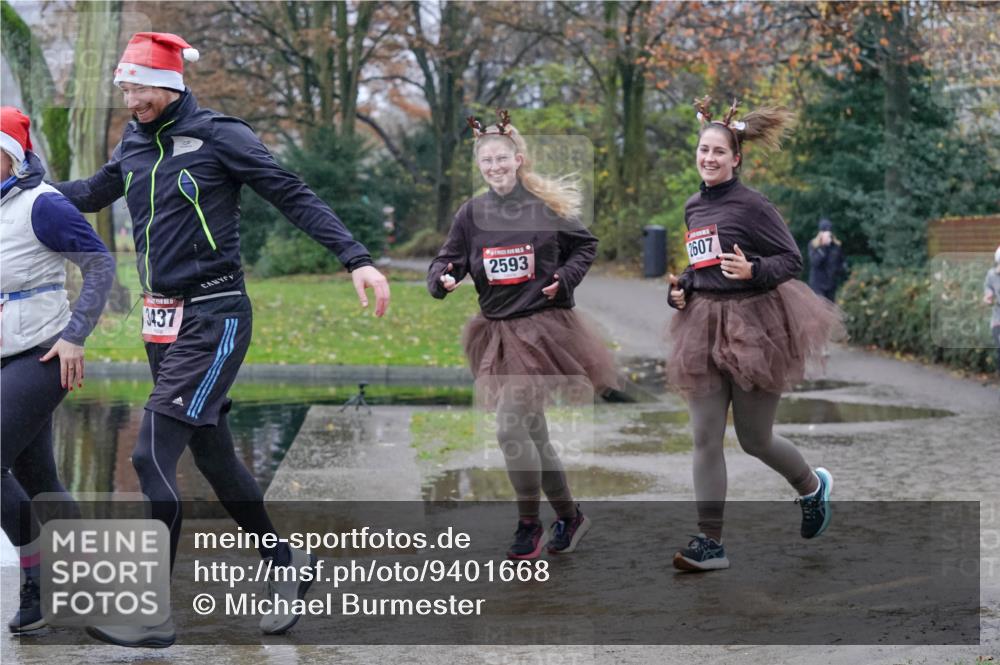 07.12.2025 - St. Pauli X-Mass-Run No. 15 Michael Burmester http://msf.ph/oto/9401668 07.12.2025 10:27:38 Laufen 3437, 2593, 2607 meine-sportfotos.de