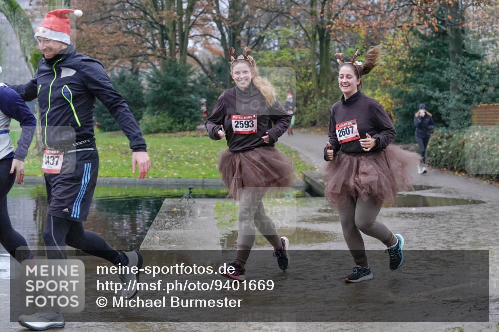 07.12.2025 - St. Pauli X-Mass-Run No. 15 Michael Burmester http://msf.ph/oto/9401669 07.12.2025 10:27:38 Laufen 3437, 2593, 2607 meine-sportfotos.de