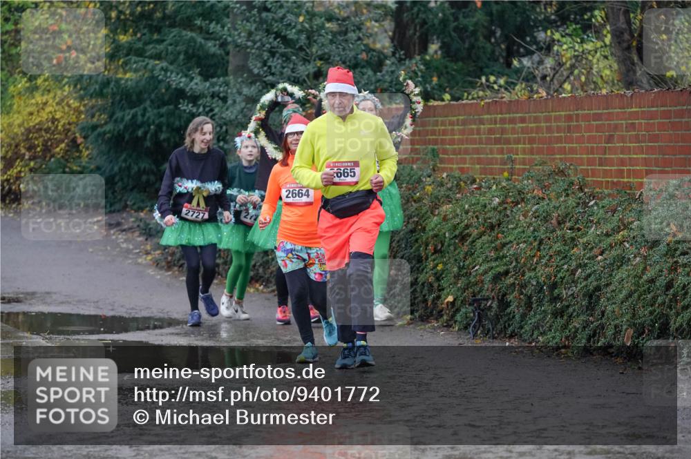 07.12.2025 - St. Pauli X-Mass-Run No. 15 Michael Burmester http://msf.ph/oto/9401772 07.12.2025 10:28:31 Laufen 2727, 2664, 665 meine-sportfotos.de