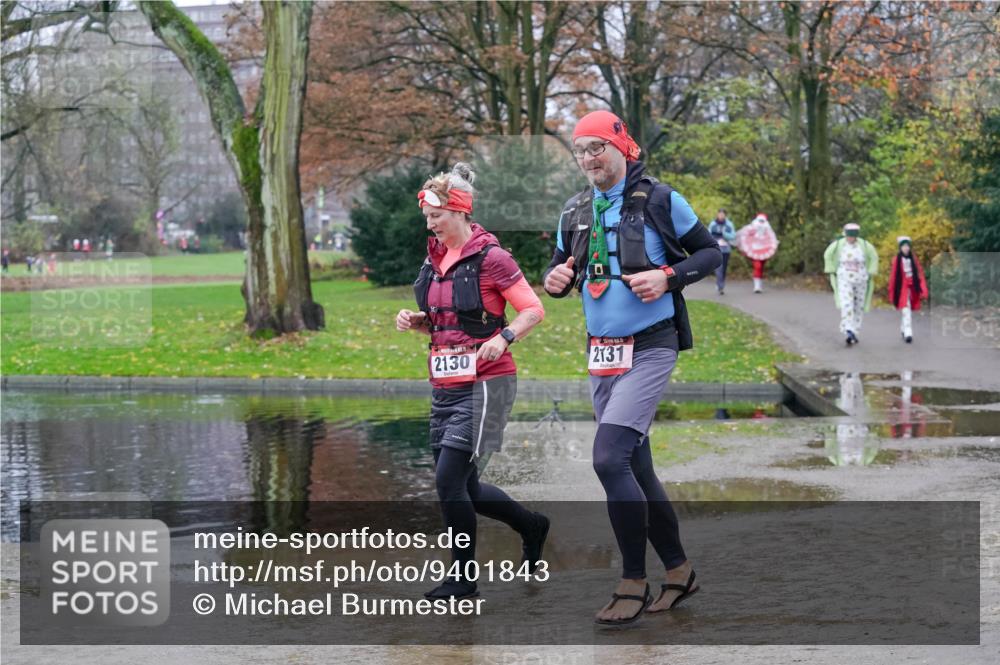07.12.2025 - St. Pauli X-Mass-Run No. 15 Michael Burmester http://msf.ph/oto/9401843 07.12.2025 10:29:14 Laufen 2130, 2131 meine-sportfotos.de