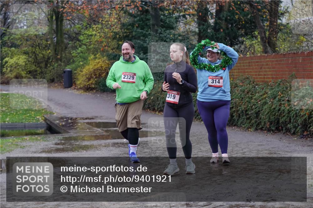 07.12.2025 - St. Pauli X-Mass-Run No. 15 Michael Burmester http://msf.ph/oto/9401921 07.12.2025 10:30:03 Laufen 2329, 319, 314 meine-sportfotos.de