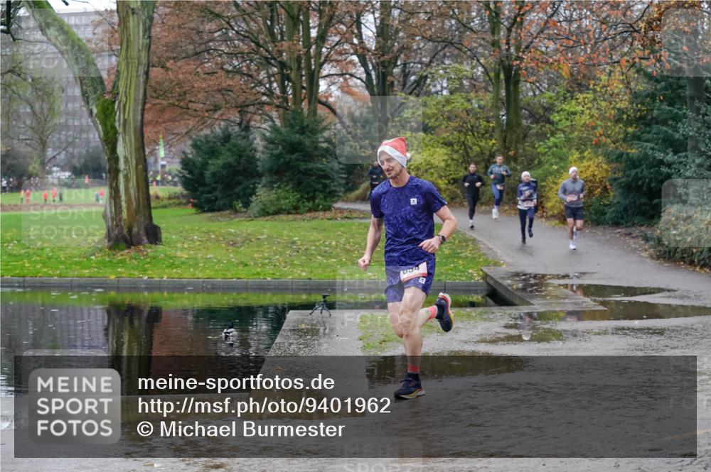 07.12.2025 - St. Pauli X-Mass-Run No. 15 Michael Burmester http://msf.ph/oto/9401962 07.12.2025 10:38:21 Laufen 1024 meine-sportfotos.de