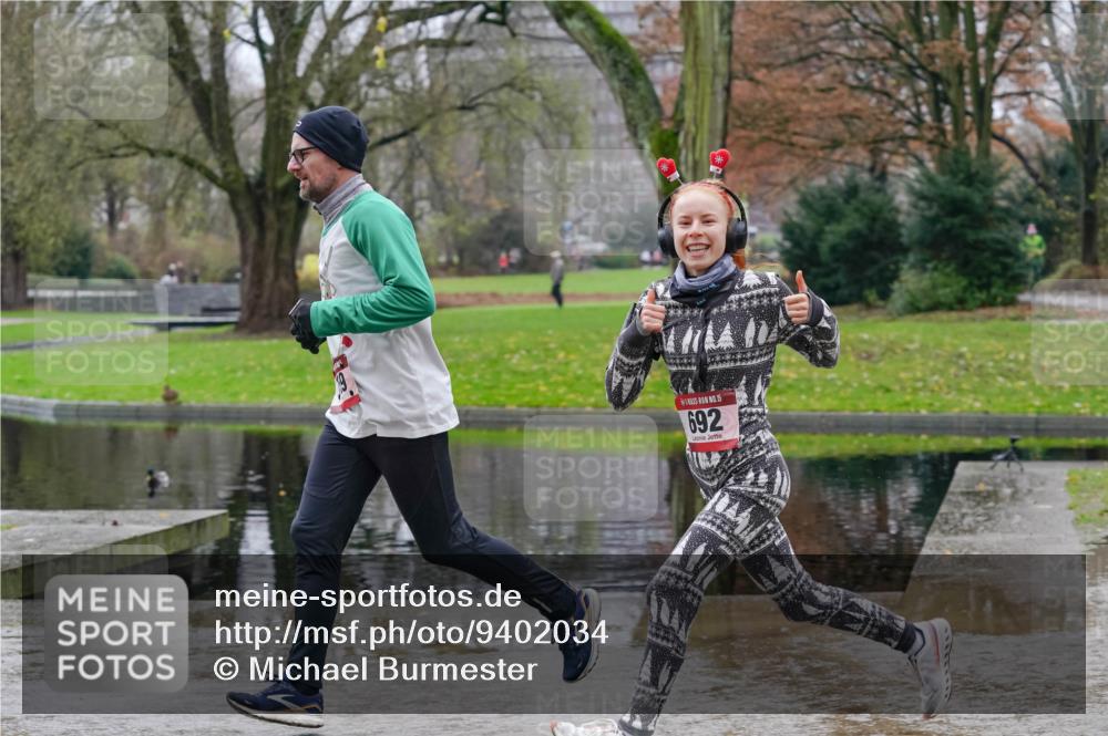 07.12.2025 - St. Pauli X-Mass-Run No. 15 Michael Burmester http://msf.ph/oto/9402034 07.12.2025 10:39:42 Laufen 15, 692 meine-sportfotos.de