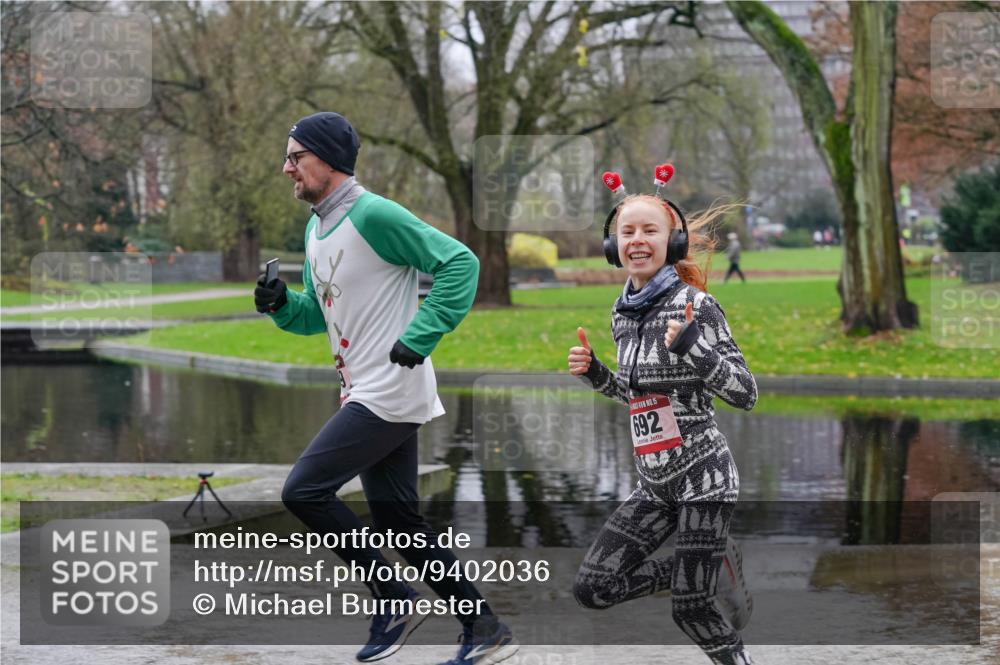 07.12.2025 - St. Pauli X-Mass-Run No. 15 Michael Burmester http://msf.ph/oto/9402036 07.12.2025 10:39:42 Laufen 15, 692 meine-sportfotos.de