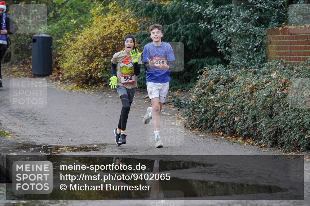 07.12.2025 - St. Pauli X-Mass-Run No. 15 Michael Burmester http://msf.ph/oto/9402065 07.12.2025 10:40:18 Laufen 555, 568 meine-sportfotos.de