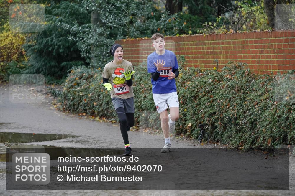 07.12.2025 - St. Pauli X-Mass-Run No. 15 Michael Burmester http://msf.ph/oto/9402070 07.12.2025 10:40:20 Laufen 555, 568 meine-sportfotos.de