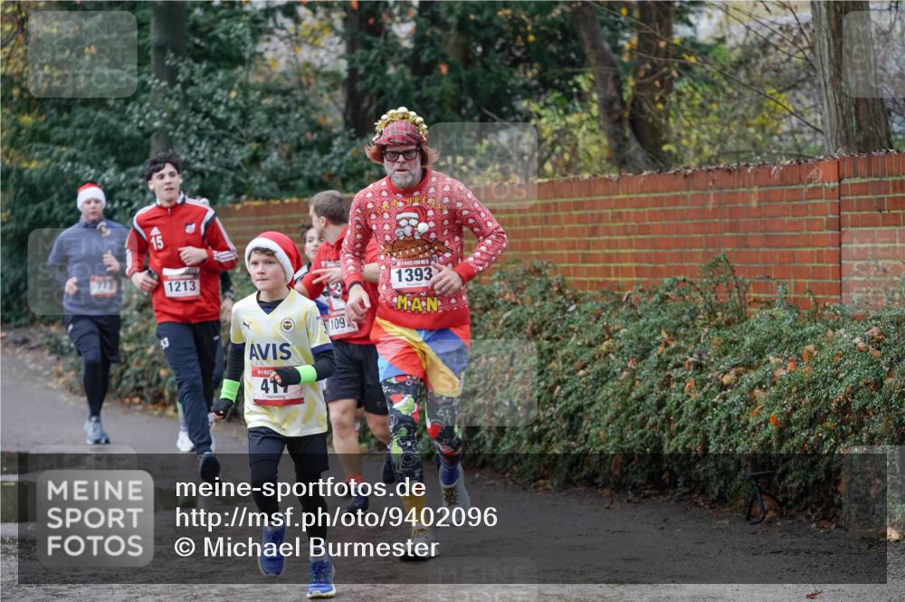 07.12.2025 - St. Pauli X-Mass-Run No. 15 Michael Burmester http://msf.ph/oto/9402096 07.12.2025 10:40:30 Laufen 15, 1213, 417, 109, 1393 meine-sportfotos.de